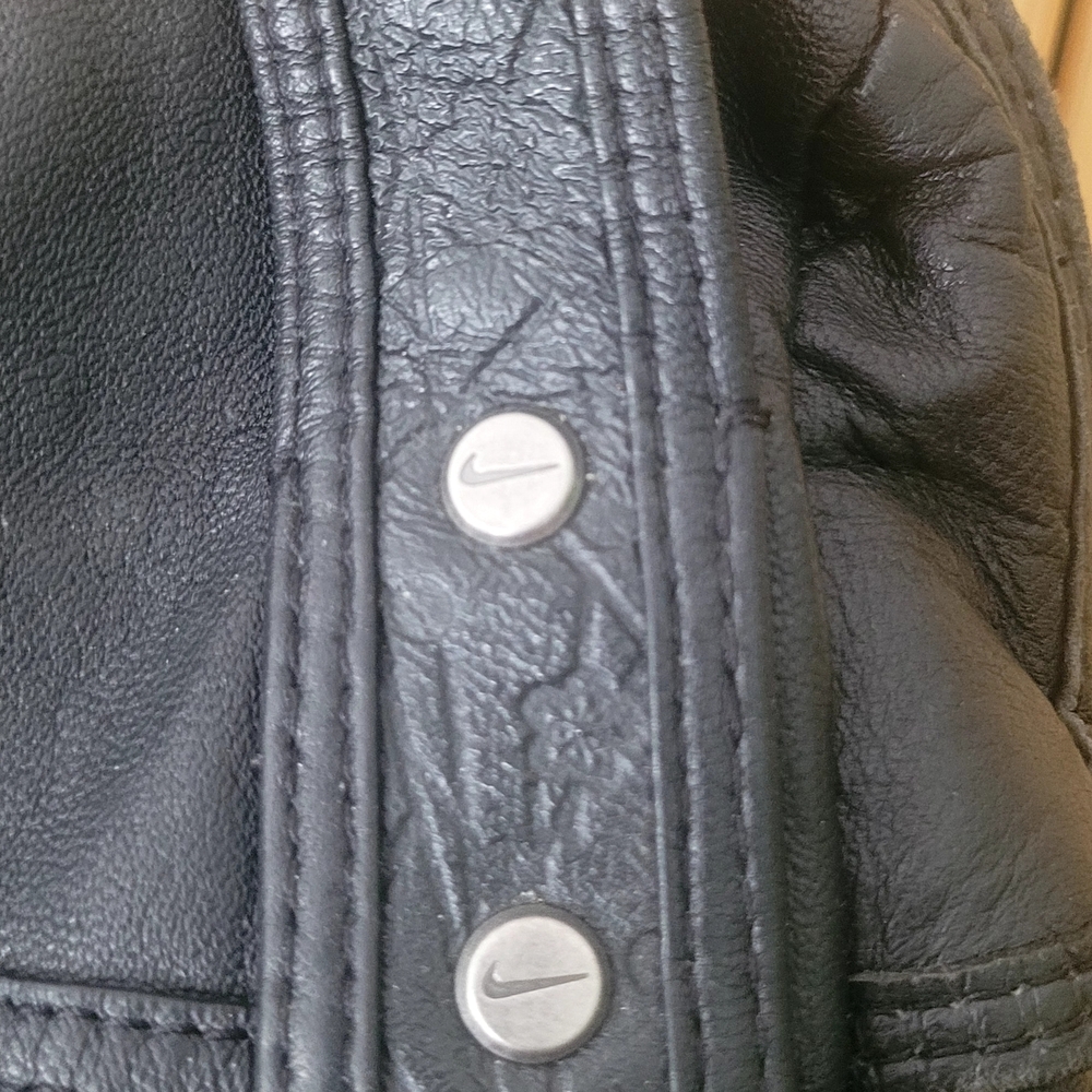 Rare Nike Black Leather Ladies Duffle Bag - Picture 3 of 16